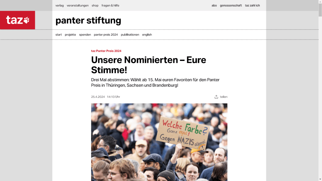 Screenshot - taz.de - zeigt den Artikel über die Nominierungen. Das Titelbild des Artikels zeigt demonstrierende Menschen, ein Plakat mit der Aufschrift: Welche Farbe? Ganz egal! Gegen Nazis allemal!